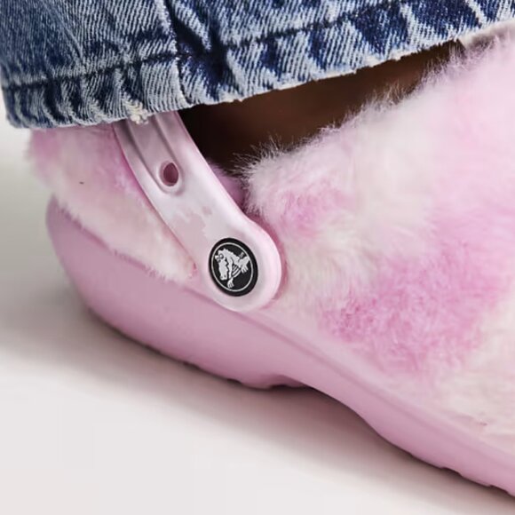 Crocs Classic Fur Sure clogs in pink - Picture 9 of 13